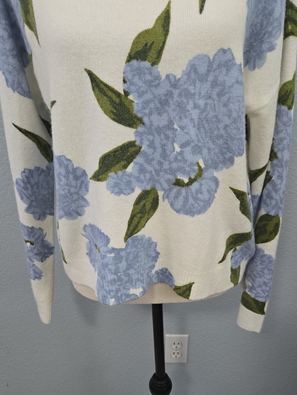 CeCe Crewneck Hydrangea Print Sweater Ribbed Cuff Hem Sz Medium Cottagecore - Picture 4 of 11